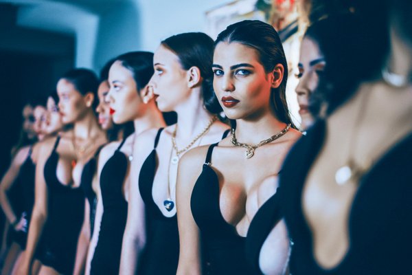 Robe fluide femme : élégance et confort pour toutes occasions