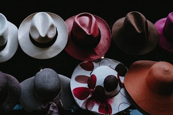 Quels sont les secrets pour un look réussi avec des chapeaux fedora pour femme?